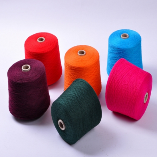 filé de couleur polyester 30/1
